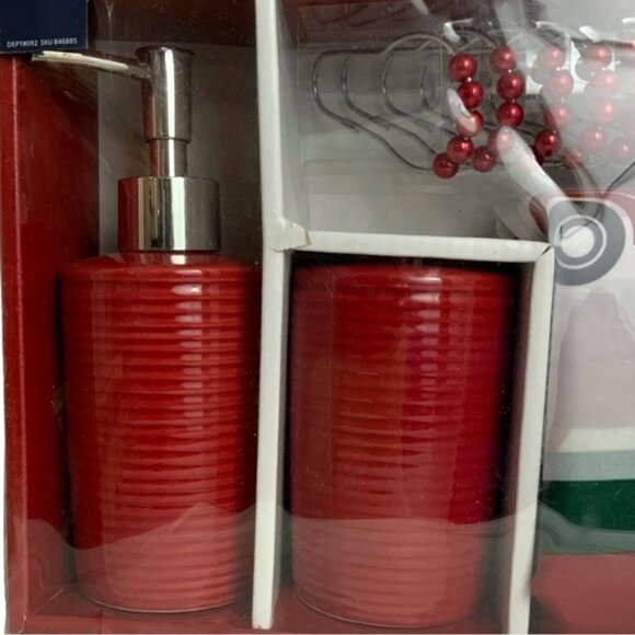 Christmas Bath Set Farm Trucks Christmas Fabric Shower Curtain Accessories 15 Pc - Picture 5 of 9